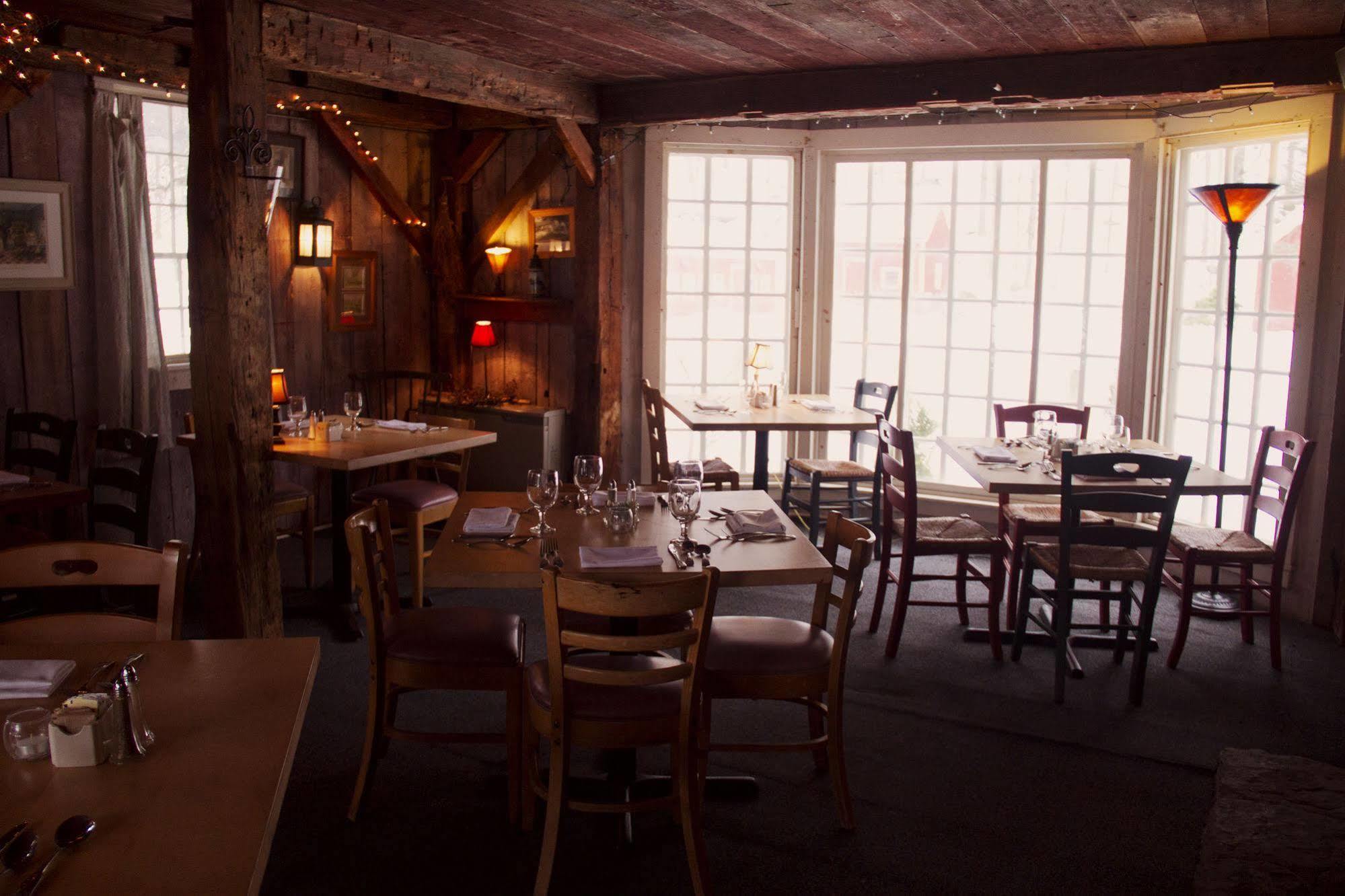 Inn At Baldwin Creek & Mary'S Restaurant Bristol エクステリア 写真