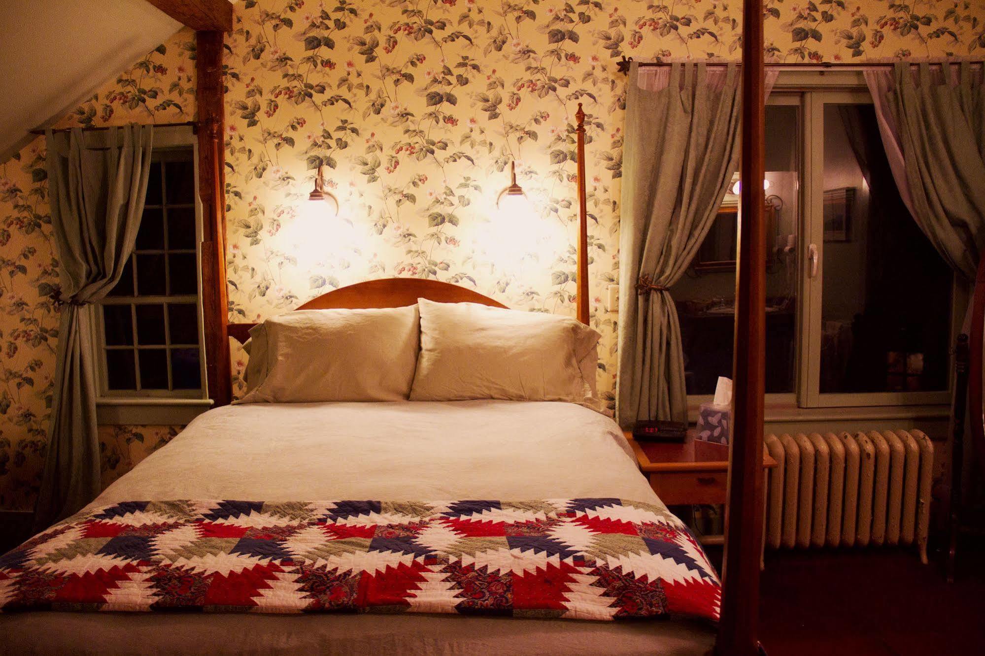 Inn At Baldwin Creek & Mary'S Restaurant Bristol エクステリア 写真