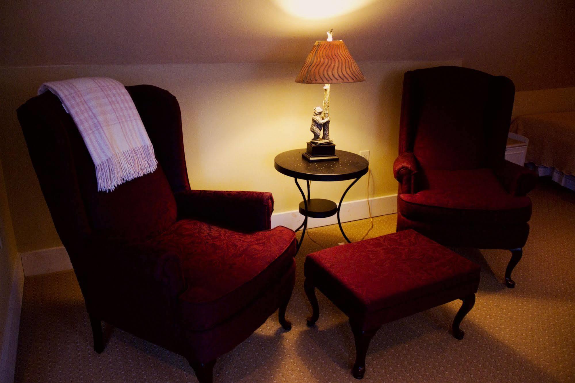 Inn At Baldwin Creek & Mary'S Restaurant Bristol エクステリア 写真